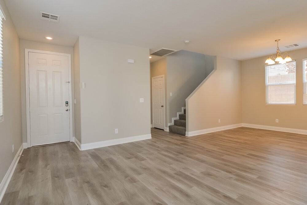 6340 Climbing Vine Ave - Photo 4 of 17