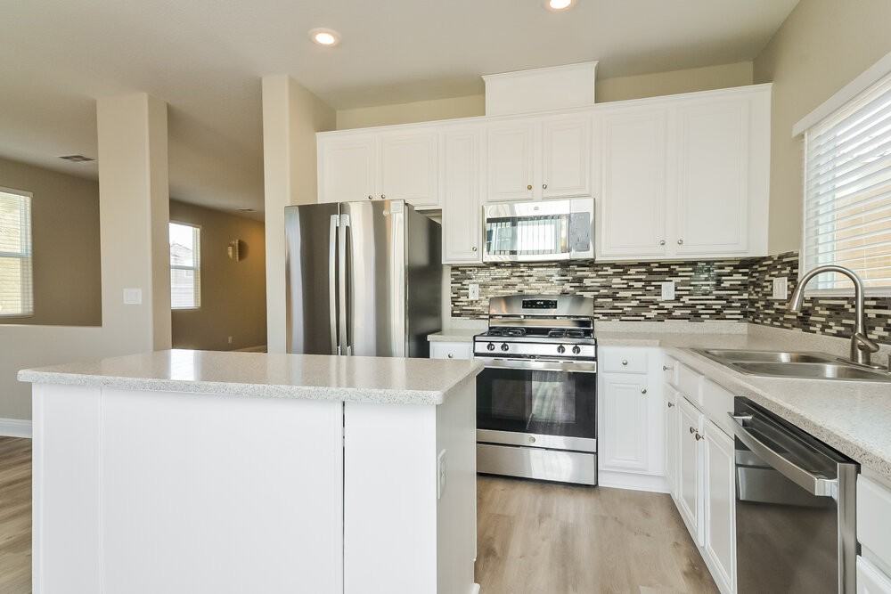 6340 Climbing Vine Ave - Photo 7 of 17