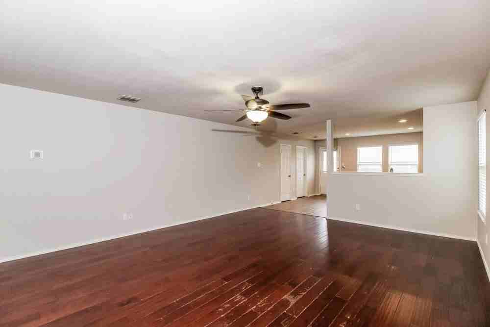 1844 Thorntree Ln - Photo 5 of 16