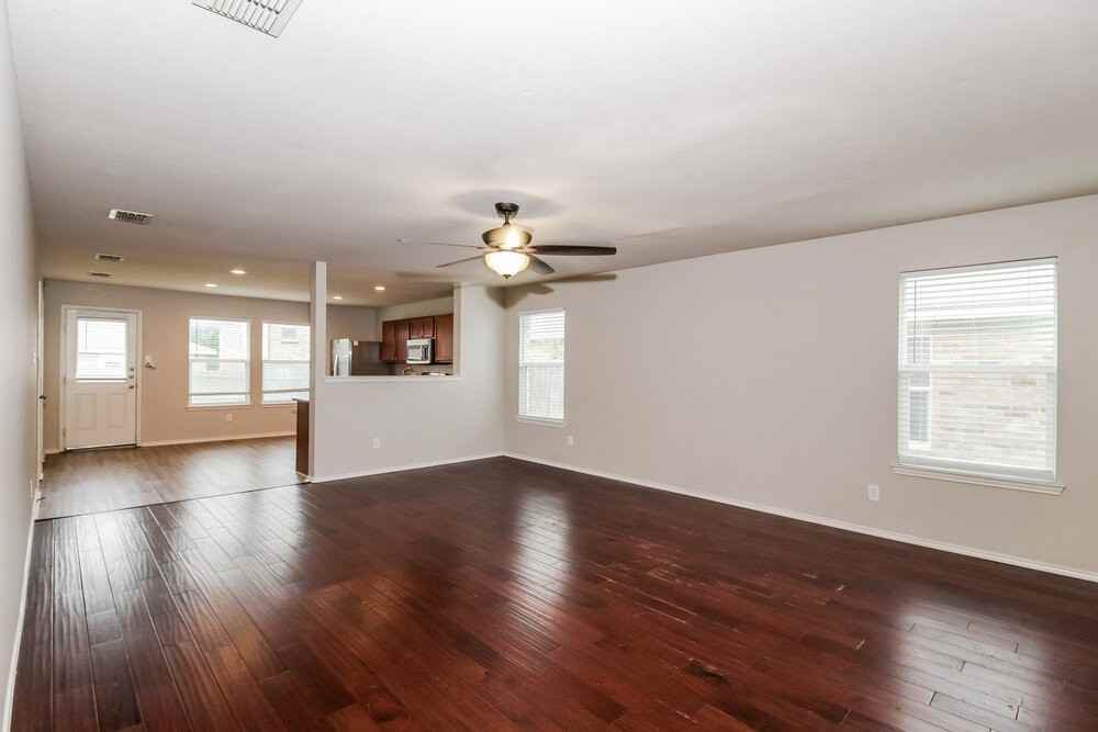 1844 Thorntree Ln - Photo 6 of 16