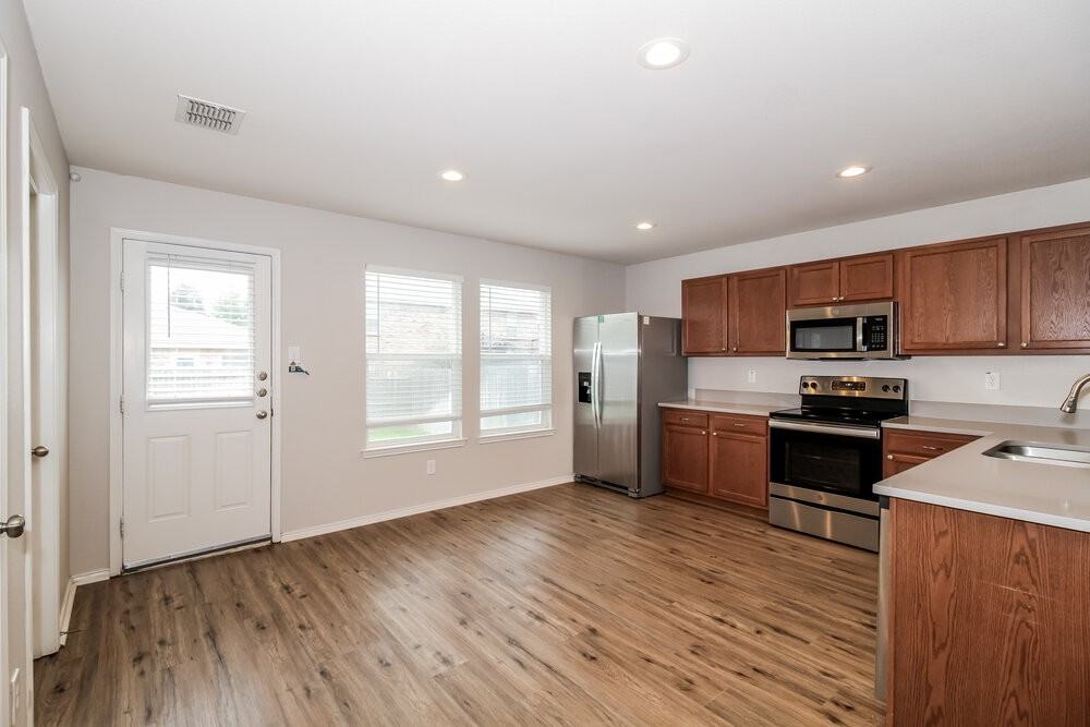 1844 Thorntree Ln - Photo 7 of 16