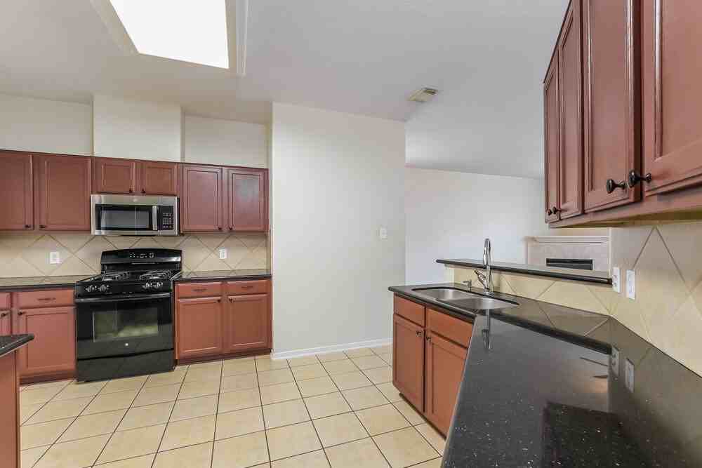 12226 Carriage Oak Cir - Photo 7 of 17