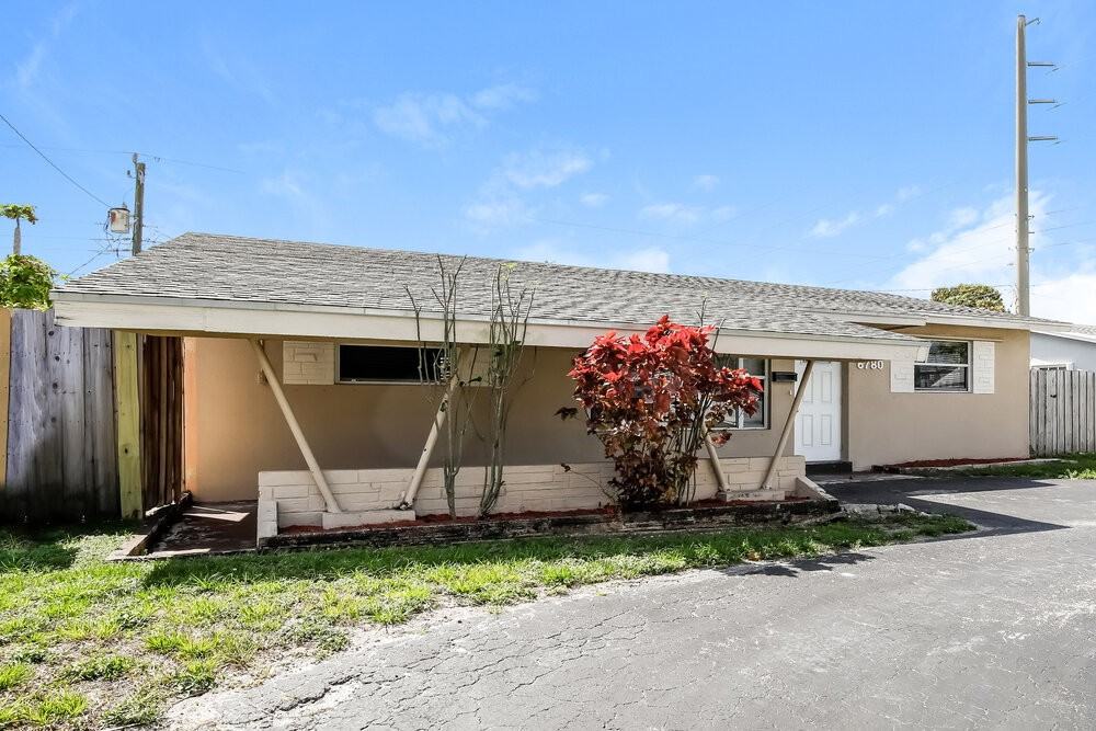 6780 Pershing St - Photo 3 of 21