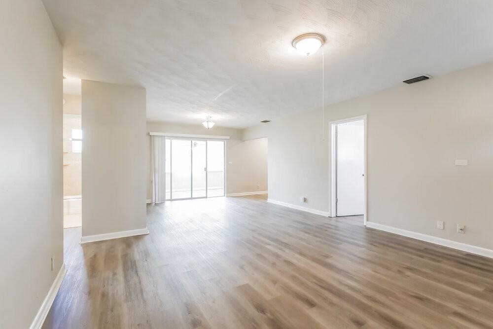 6780 Pershing St - Photo 5 of 21