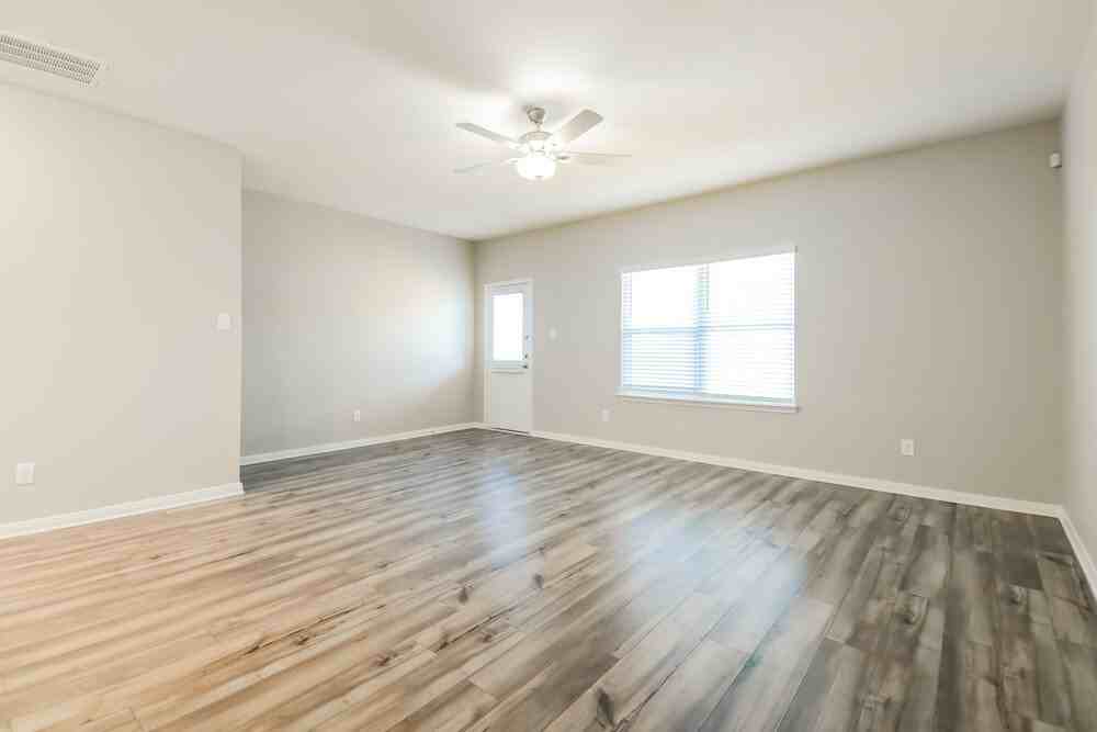 220 Marsh Ln - Photo 6 of 23