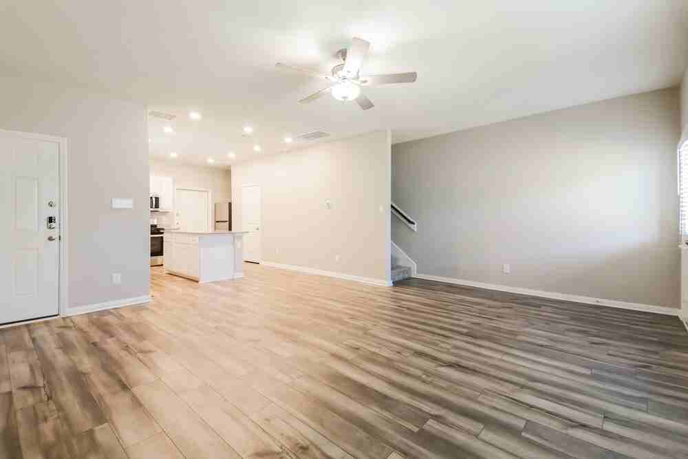 220 Marsh Ln - Photo 7 of 23