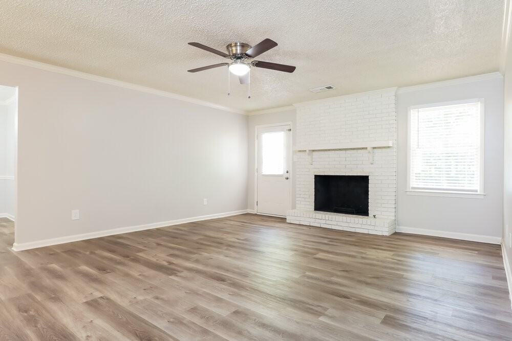 1428 Hillside Pl Se - Photo 5 of 17