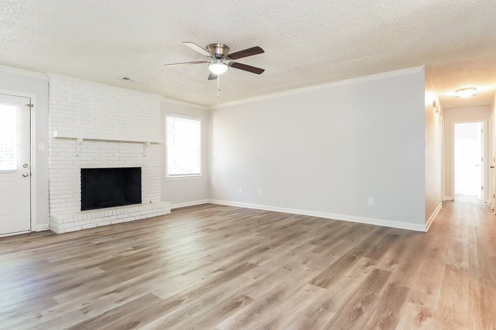 1428 Hillside Pl Se - Photo 6 of 17