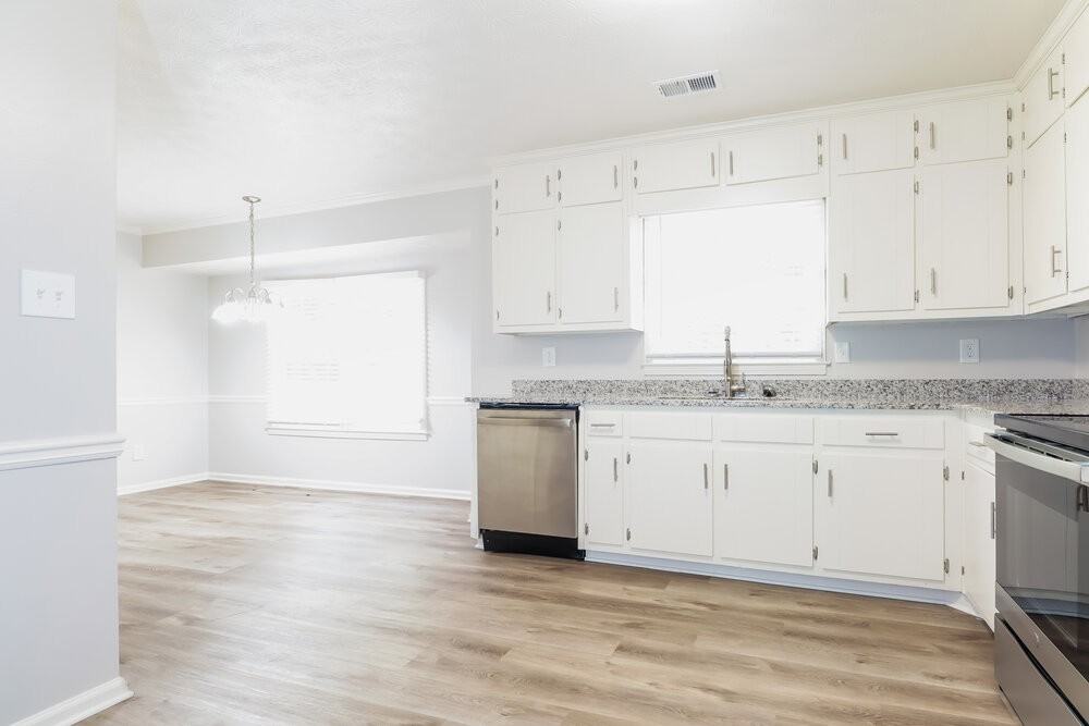 1428 Hillside Pl Se - Photo 7 of 17
