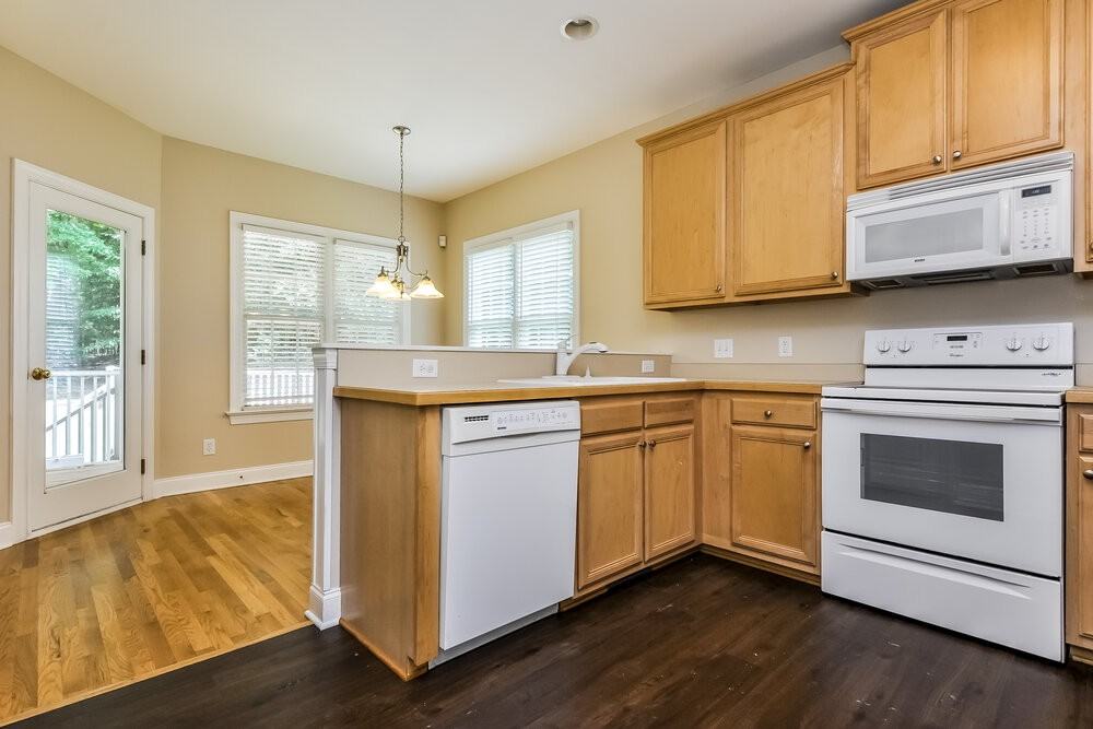 420 Longbourn Dr - Photo 4 of 16