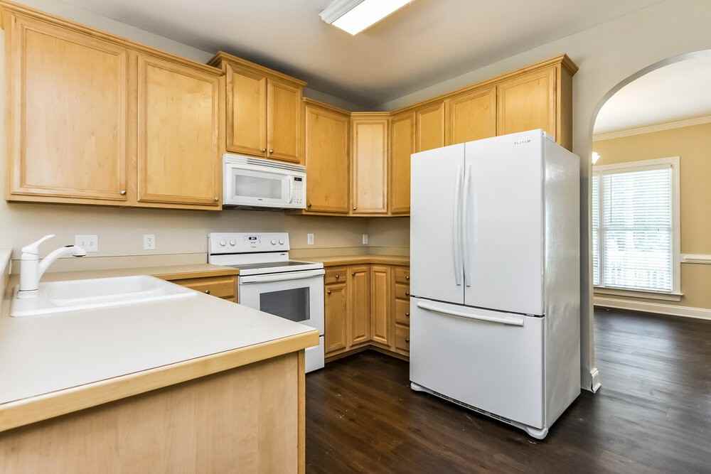 420 Longbourn Dr - Photo 5 of 16