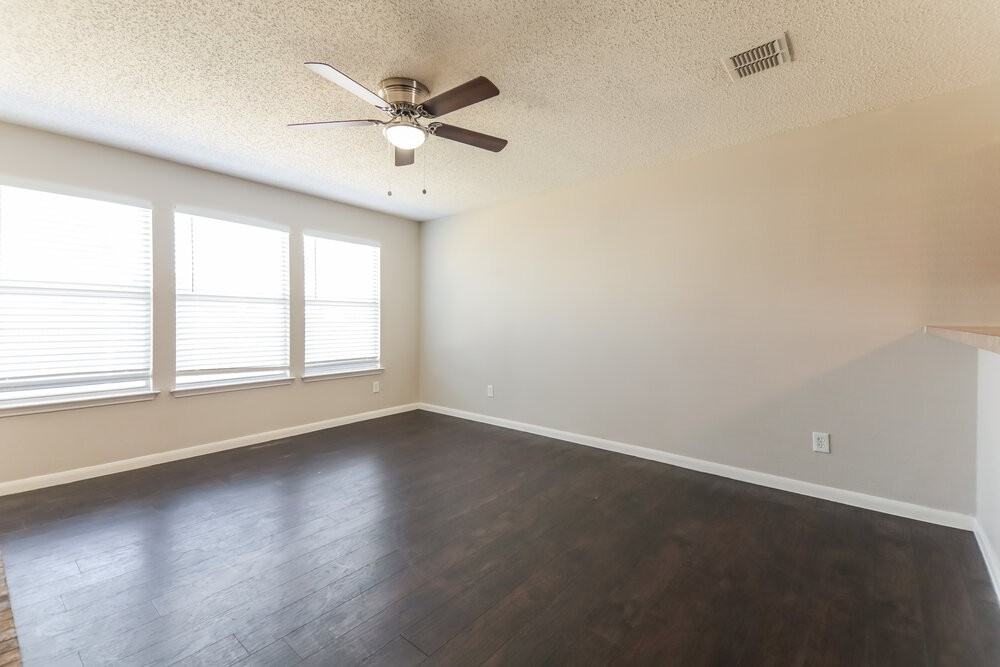 1537 Warrington Way - Photo 4 of 16