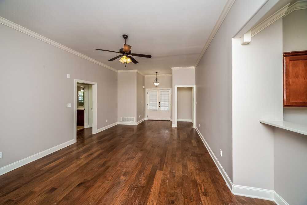 1406 Lake Front Dr E - Photo 4 of 17
