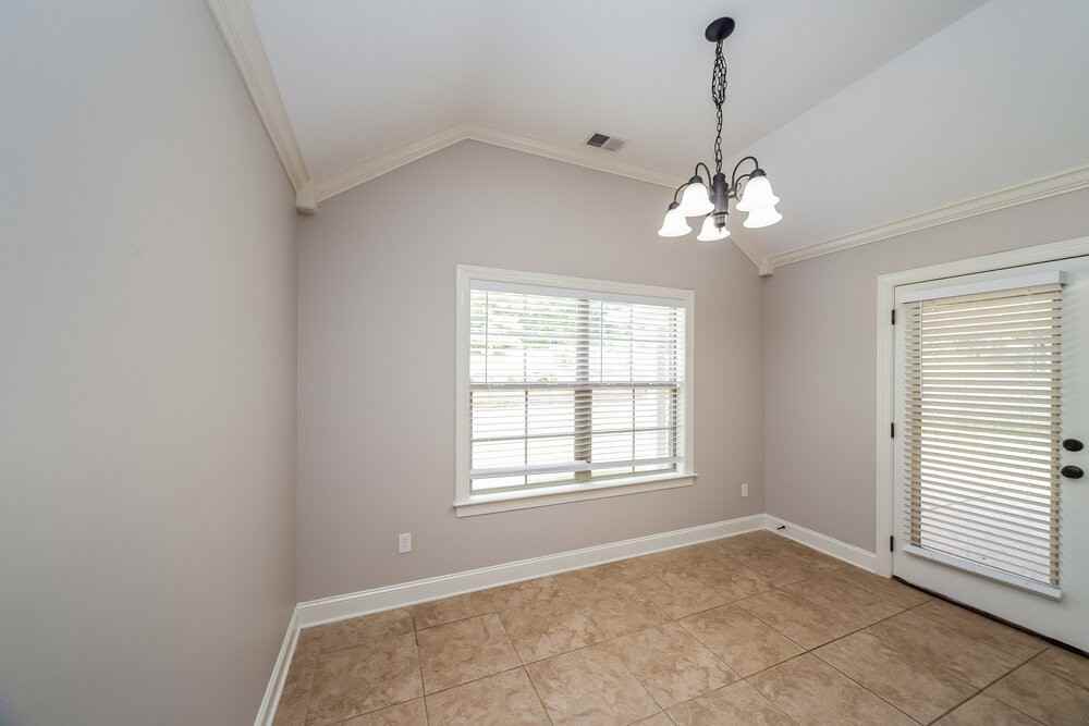 1406 Lake Front Dr E - Photo 6 of 17