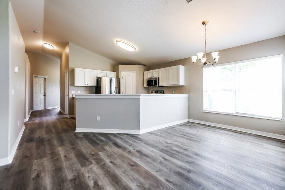 7875 Bristol Park Dr - Photo 4 of 16