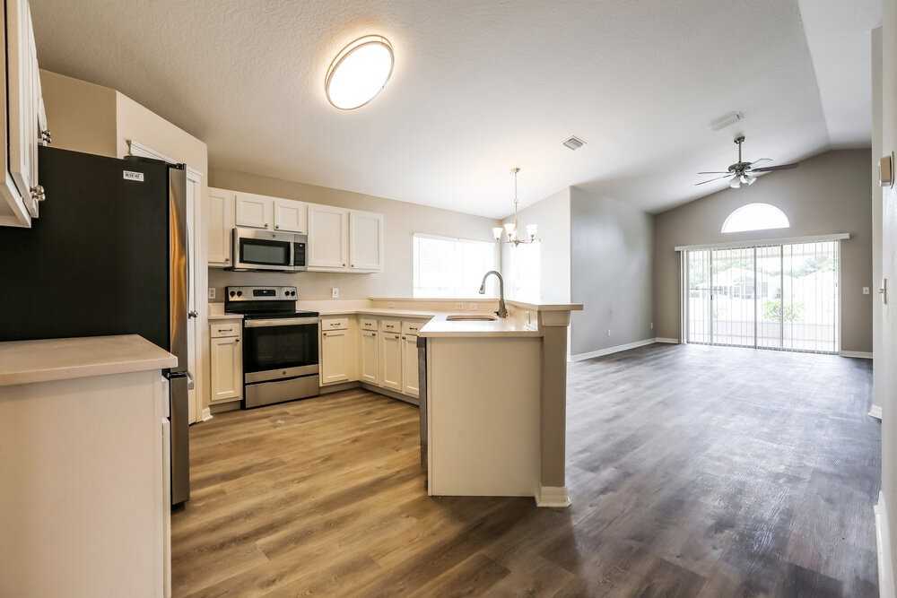 7875 Bristol Park Dr - Photo 5 of 16