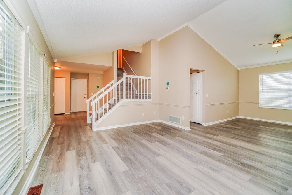 1154 Crestview St - Photo 5 of 18