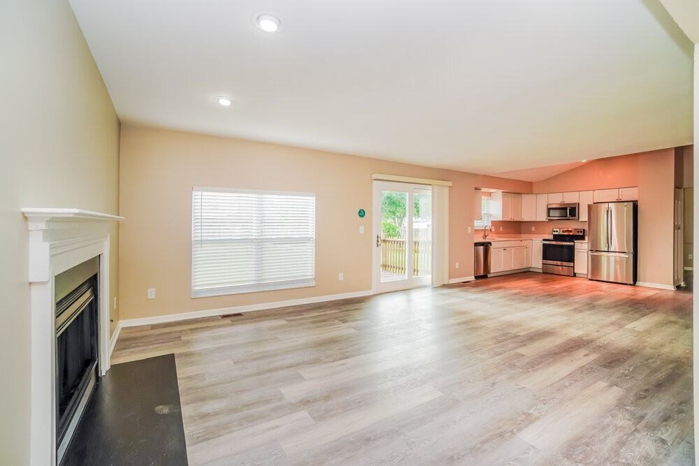1154 Crestview St - Photo 6 of 18