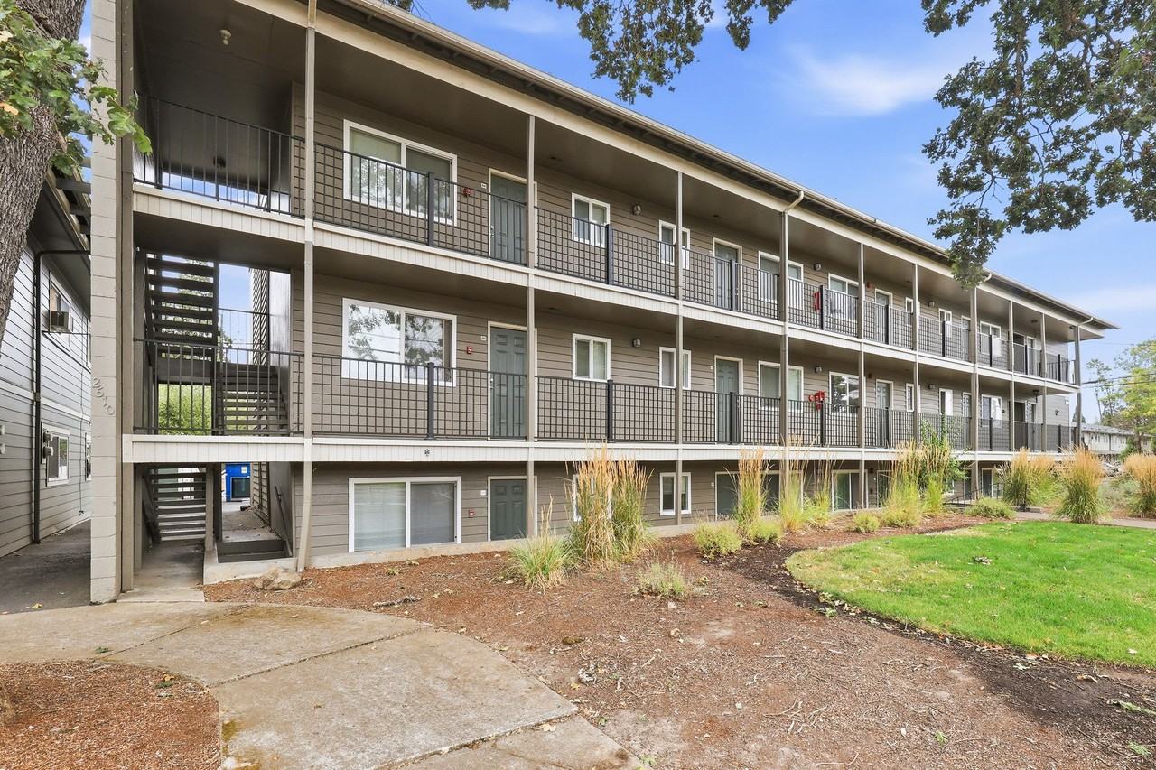 Somerset Apartments - Photo 2 of 33
