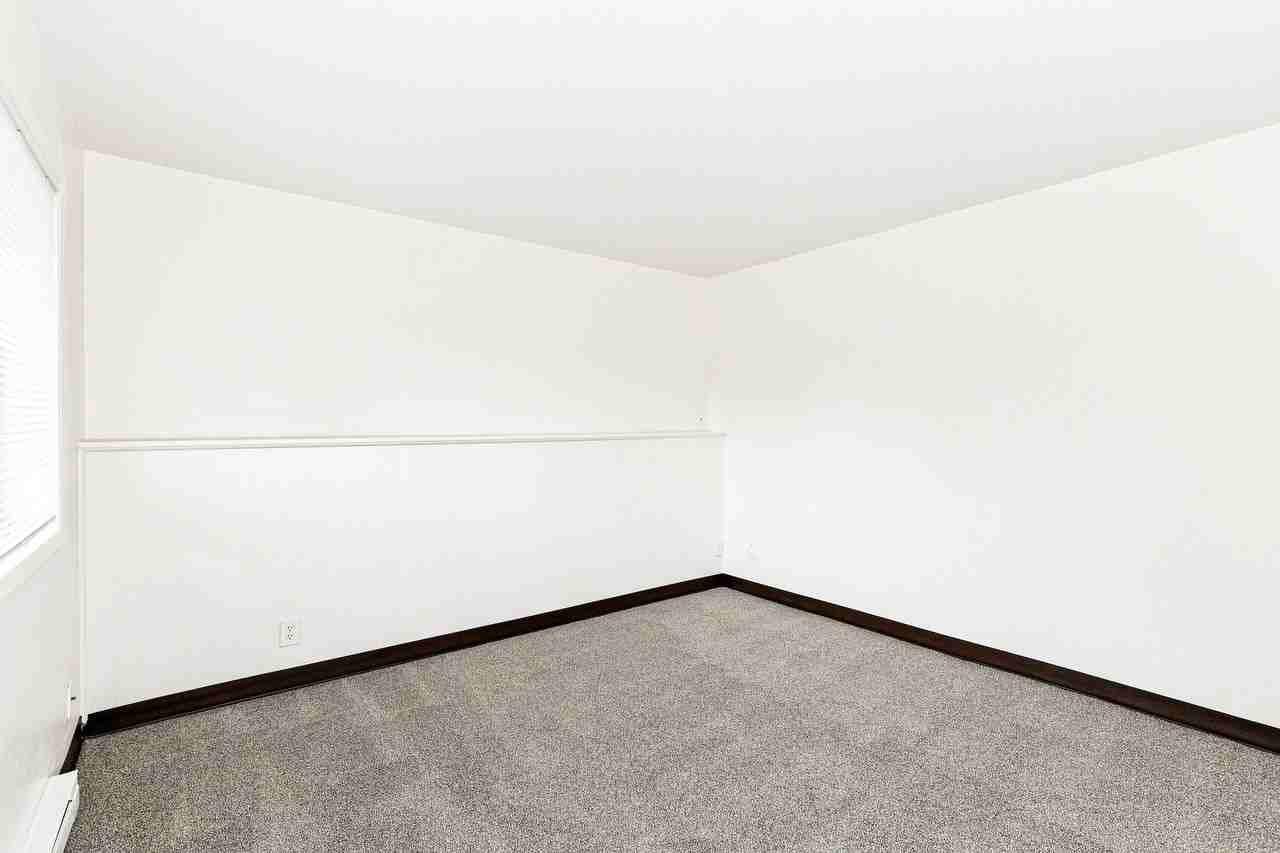 Somerset Apartments - Photo 6 of 33