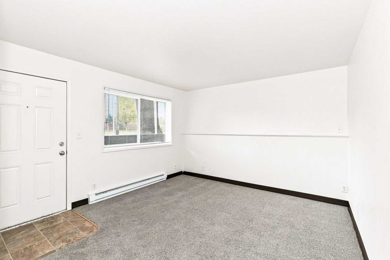 Somerset Apartments - Photo 7 of 33