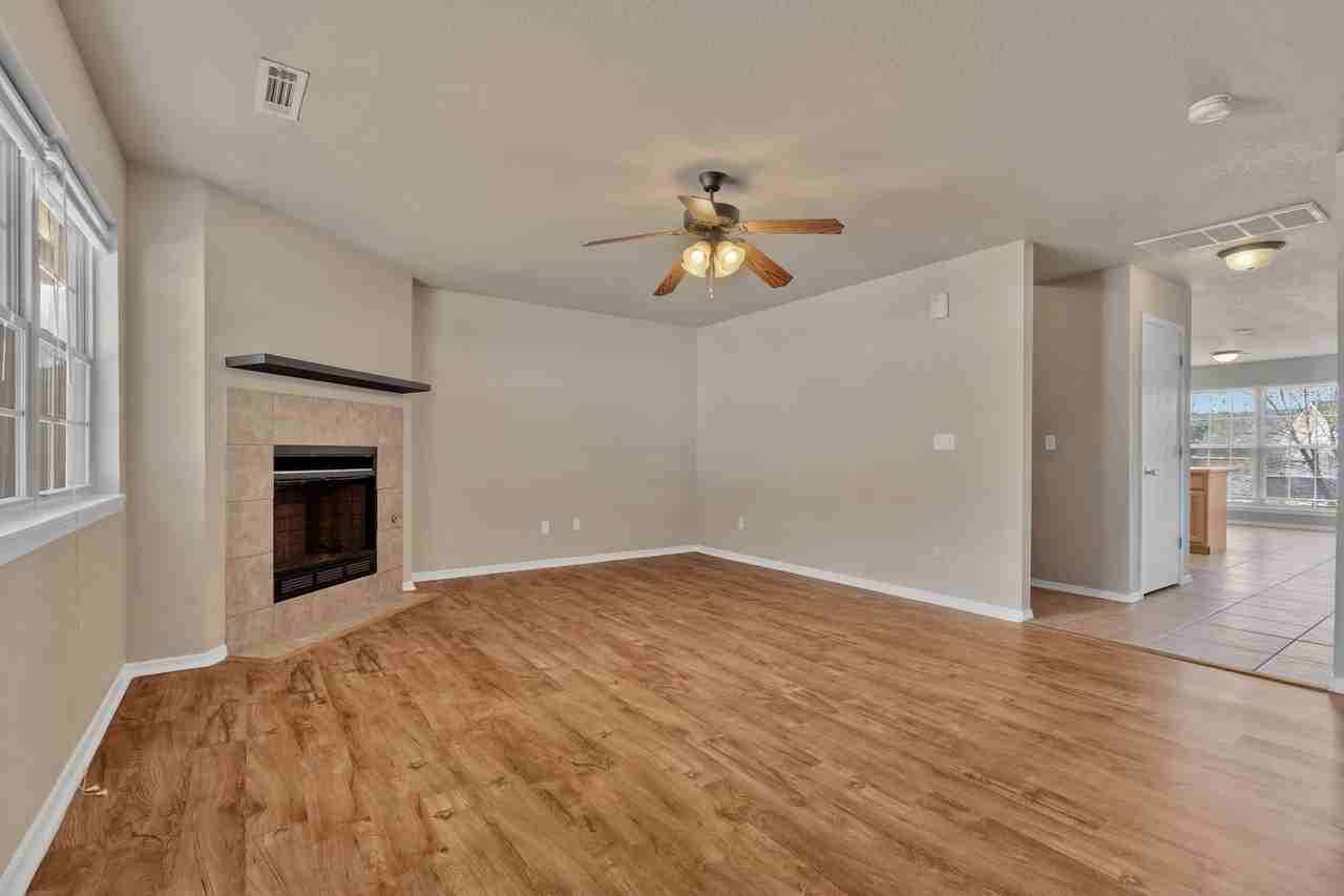 2939 W Scottswood Pl - Photo 4 of 31