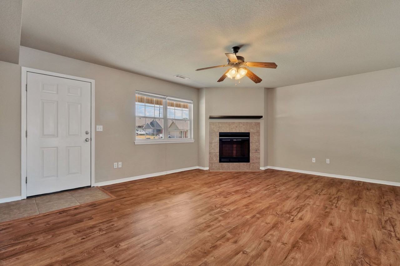 2939 W Scottswood Pl - Photo 5 of 31