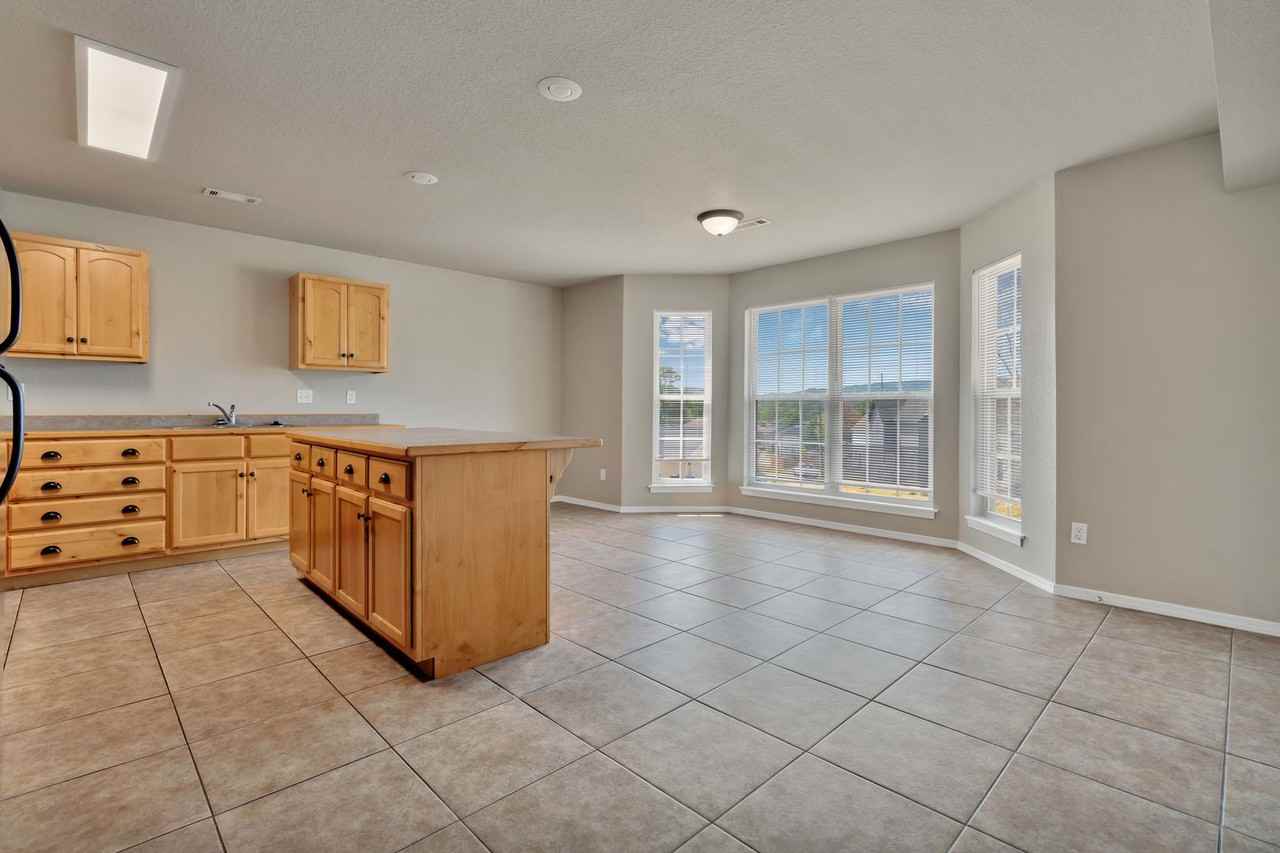 2939 W Scottswood Pl - Photo 7 of 31