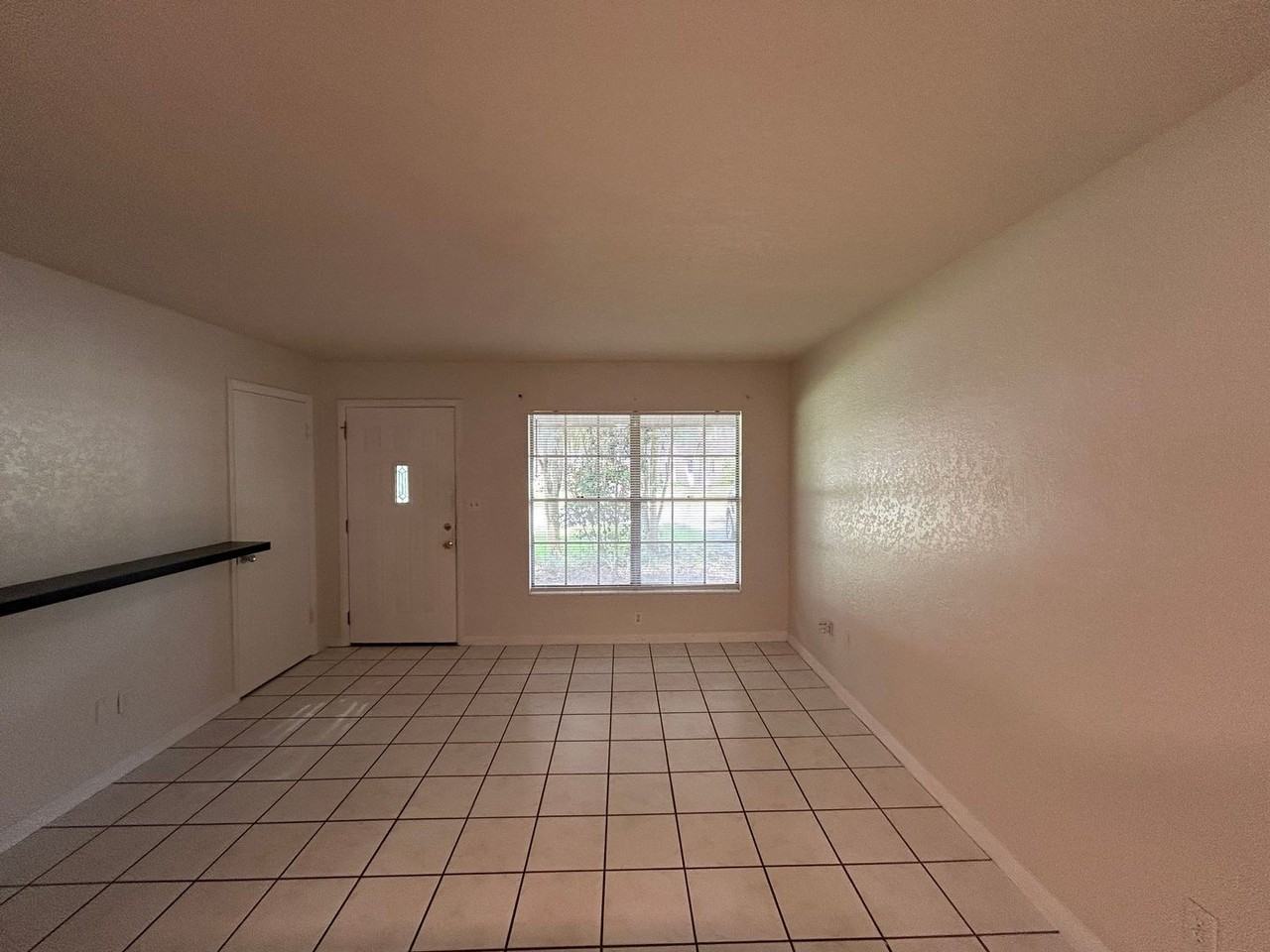 4601 Nw 29th Ter - Photo 3 of 20
