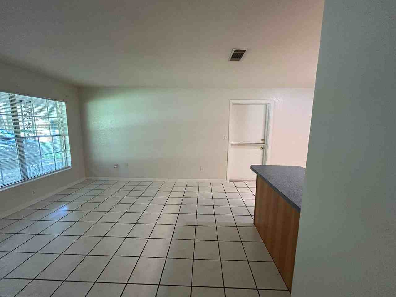 4601 Nw 29th Ter - Photo 5 of 20