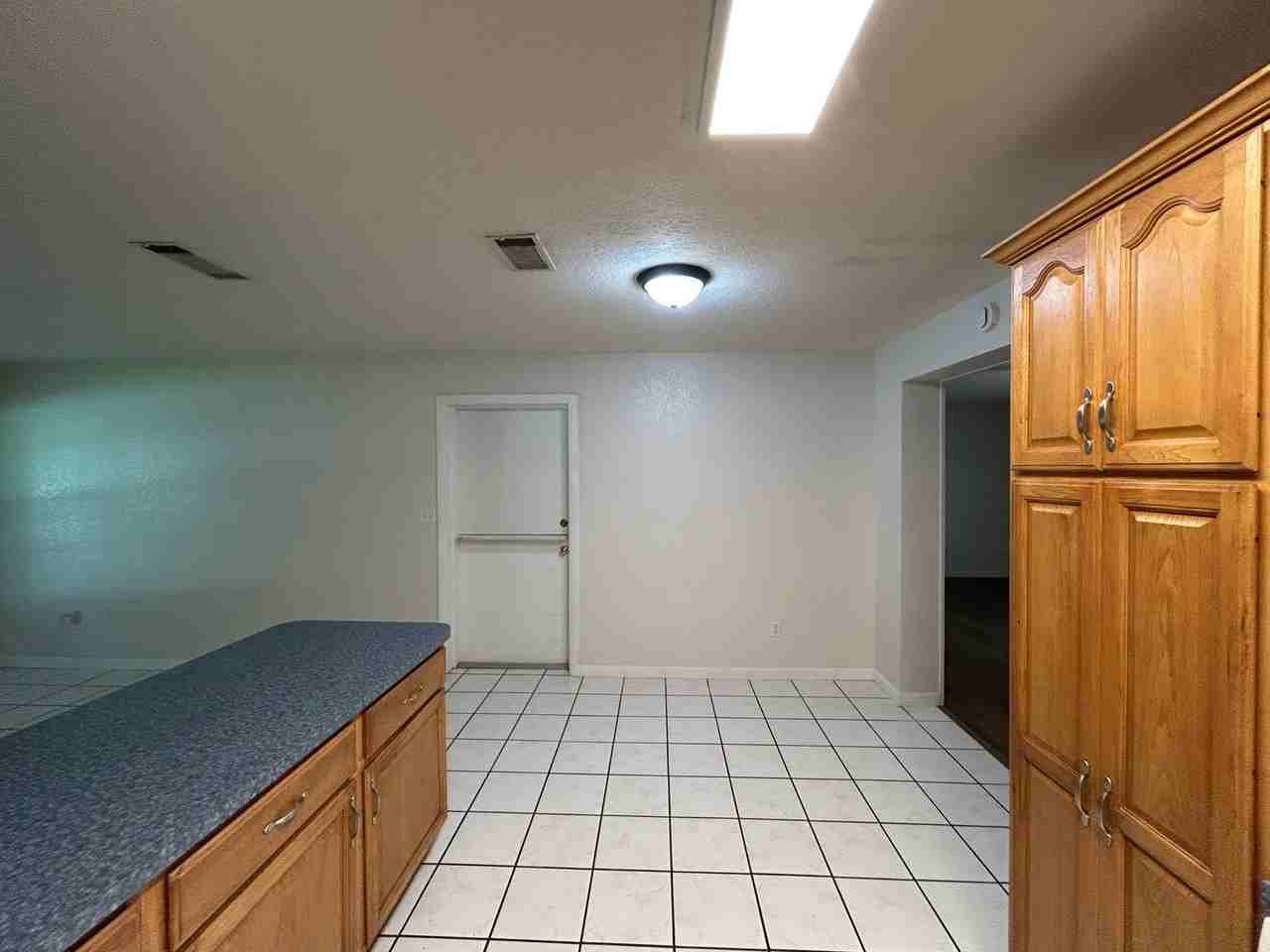 4601 Nw 29th Ter - Photo 7 of 20