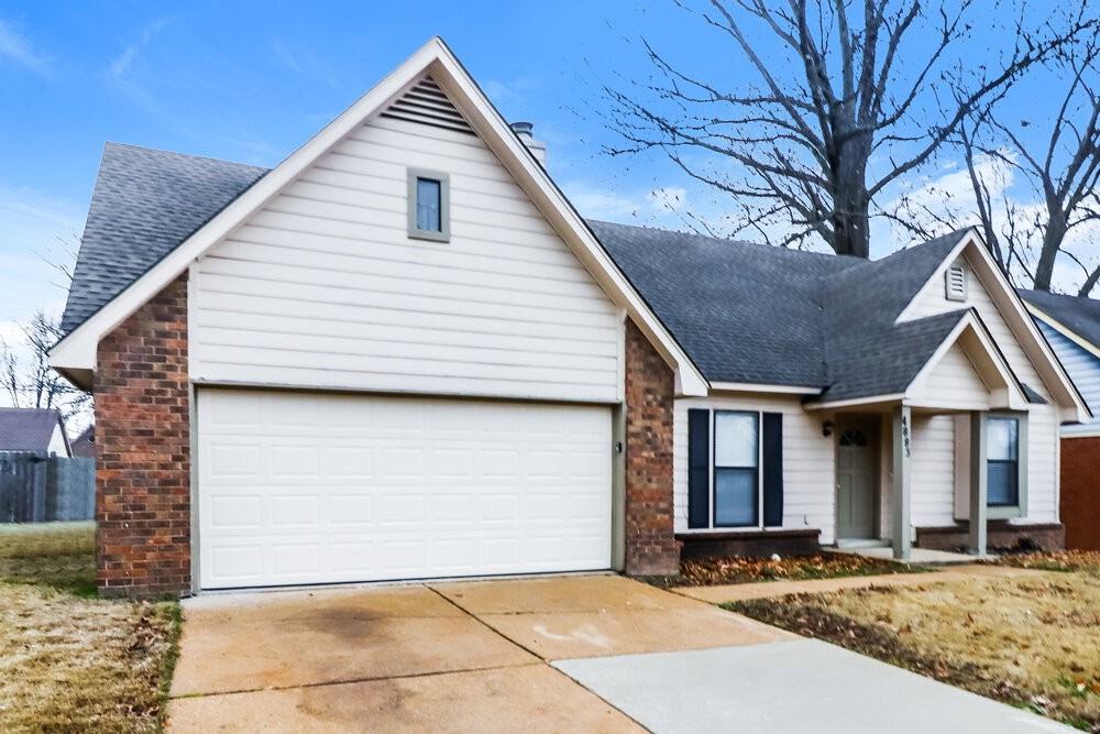 4893 Barkshire Dr - Photo 4 of 17