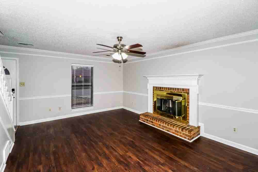 4893 Barkshire Dr - Photo 6 of 17