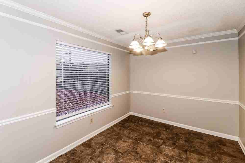 4893 Barkshire Dr - Photo 7 of 17