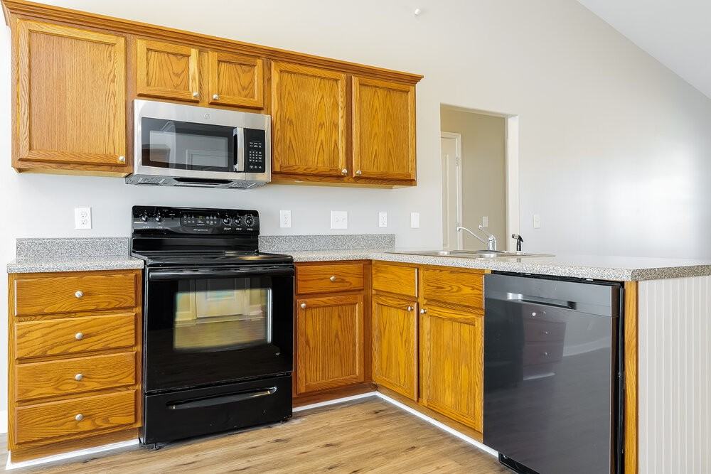 4011 Nuthatch Rd - Photo 4 of 16