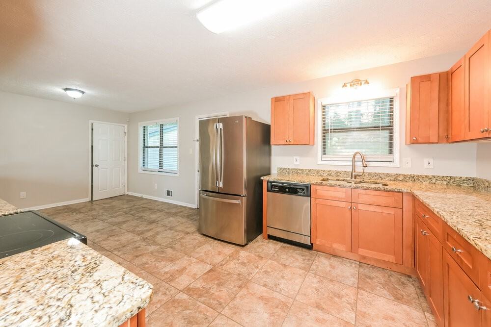2794 Sardis Dr - Photo 6 of 16