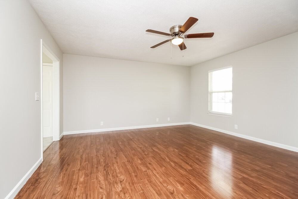 2819 Weybridge Dr - Photo 4 of 17