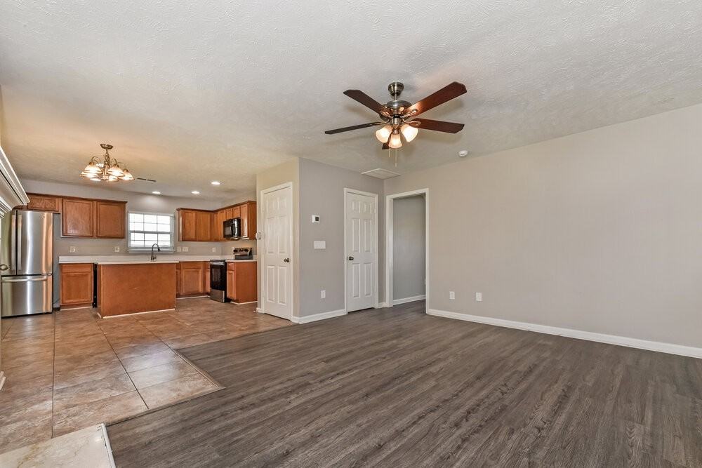 1391 E Nir Shreibman Blvd - Photo 6 of 17