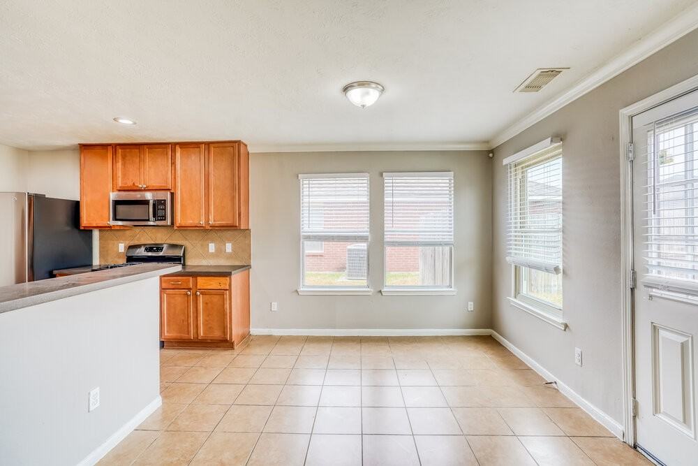 2614 Elder Park Ct - Photo 6 of 17