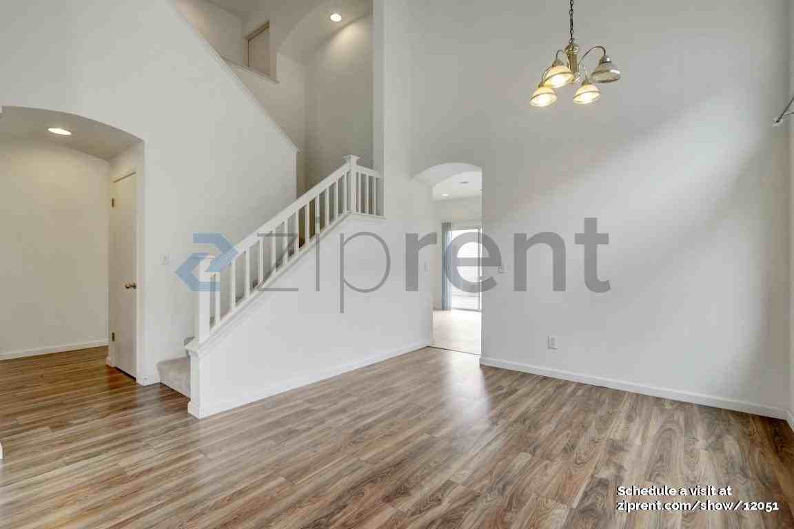 780 Potomac Ave - Photo 3 of 20