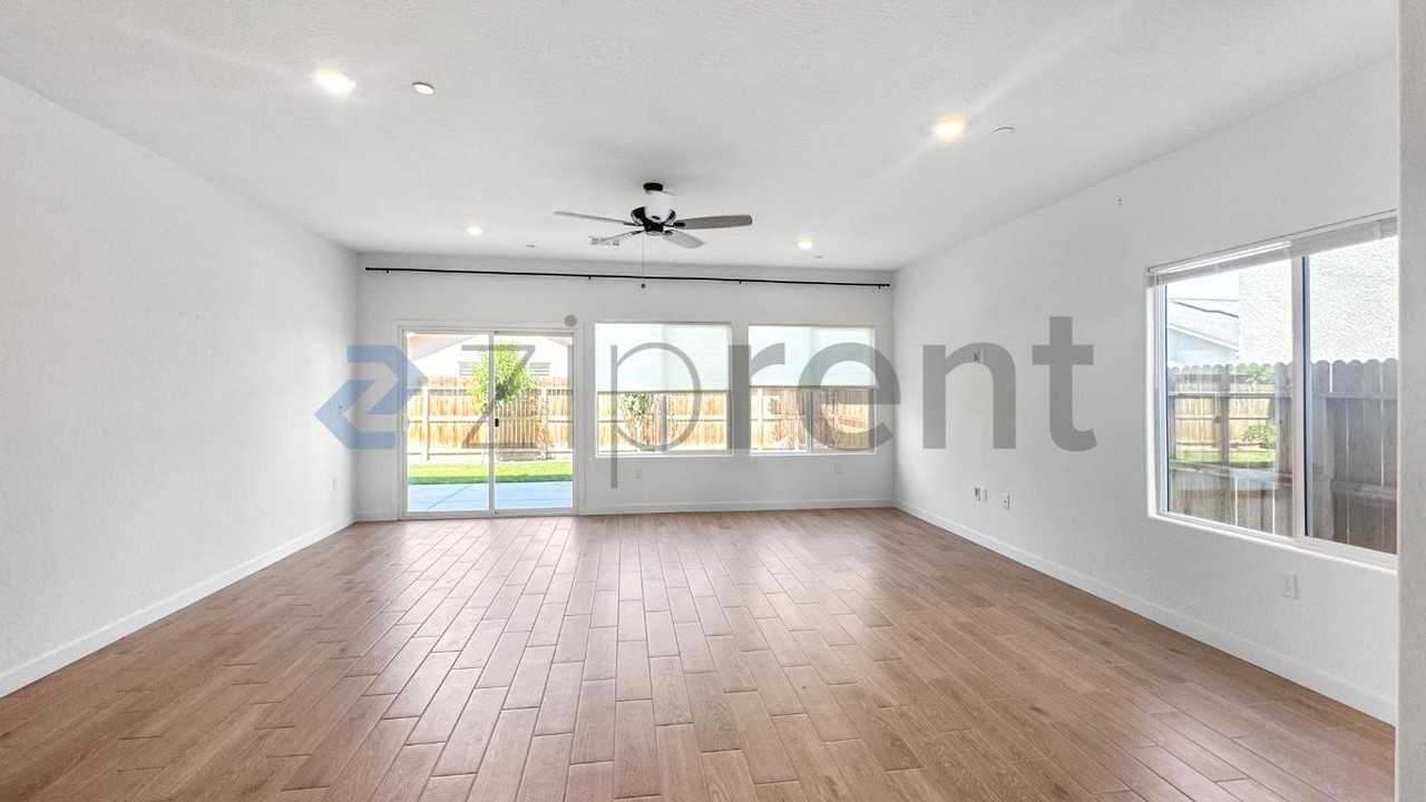 7098 E Amherst Ave - Photo 3 of 34