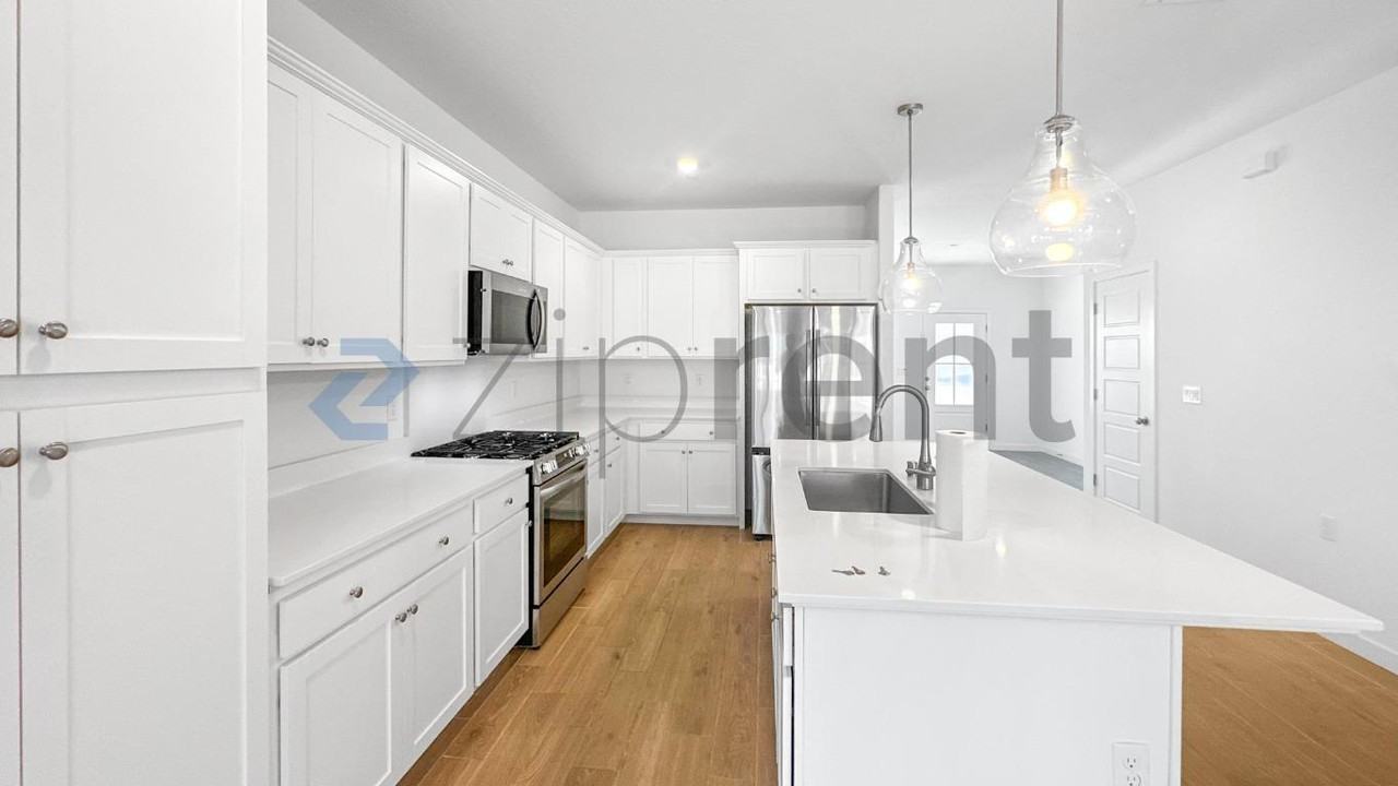 7098 E Amherst Ave - Photo 6 of 34