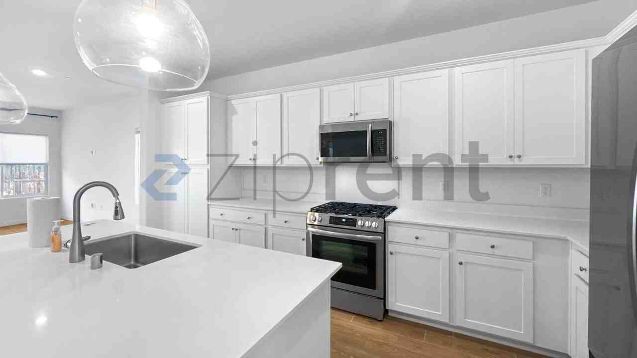 7098 E Amherst Ave - Photo 7 of 34