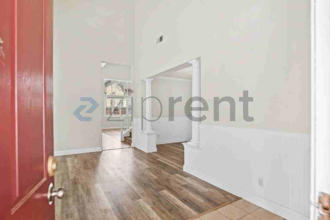 373 S Providence St - Photo 5 of 33