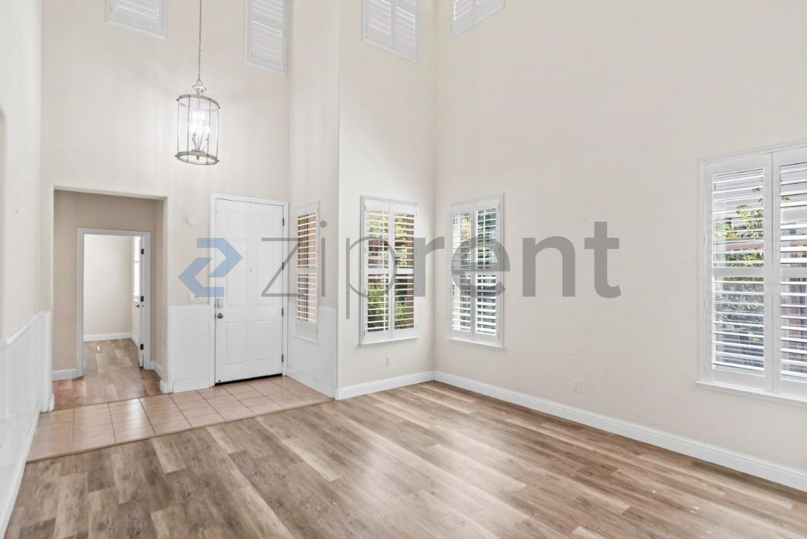 373 S Providence St - Photo 7 of 33