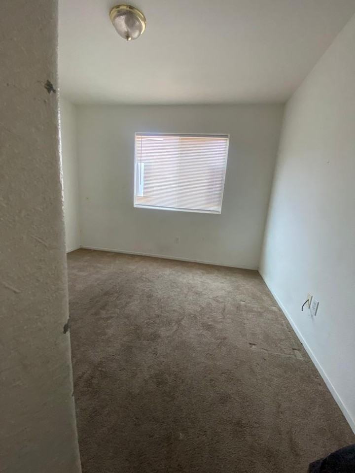 268 E 7th St - Photo 4 of 20