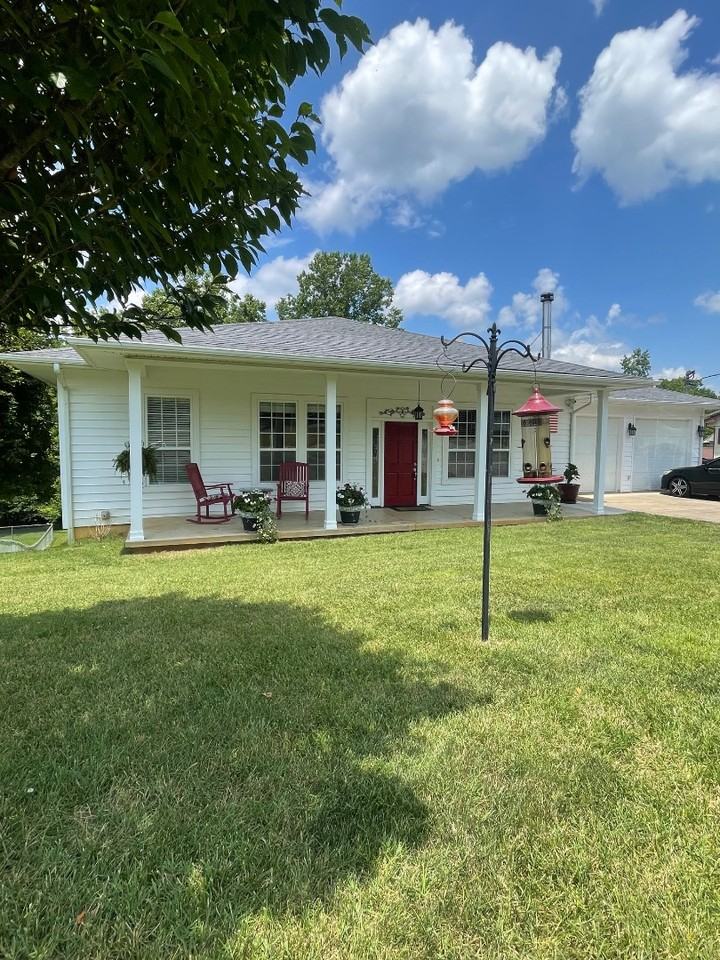 300 Hickory Rd - Photo 2 of 10