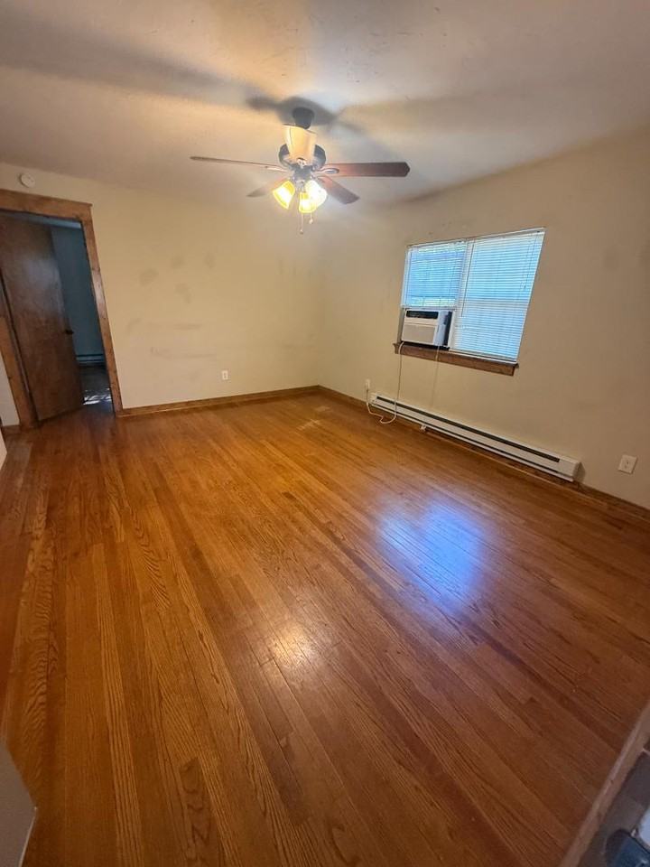 2645 NW 13th St - Upstairs Unit - Photo 3 of 9