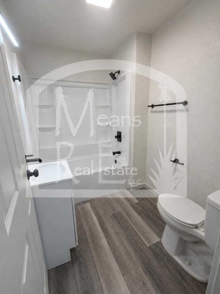 308 S Alameda St - Photo 4 of 8