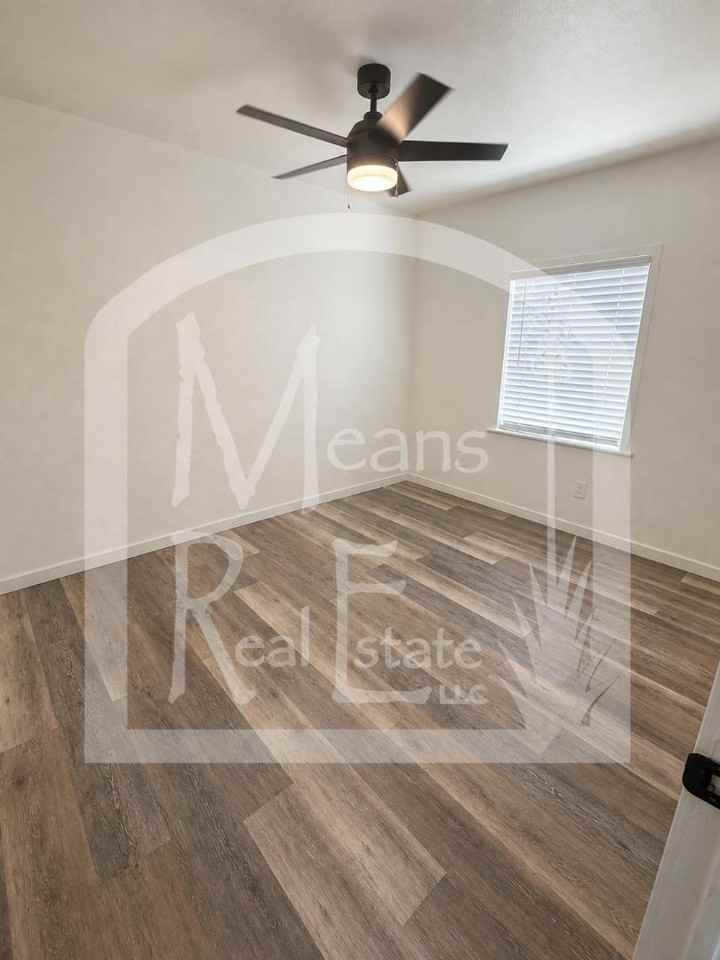 308 S Alameda St - Photo 6 of 8